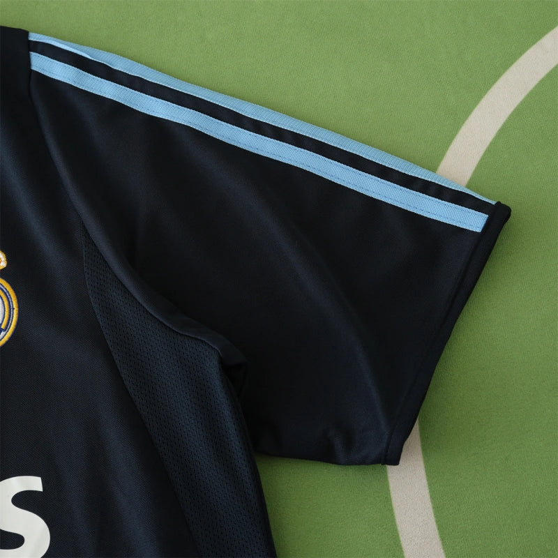 Real Madrid 2003/04 Away Jersey - Retro Edition (Siemens Sponsor)