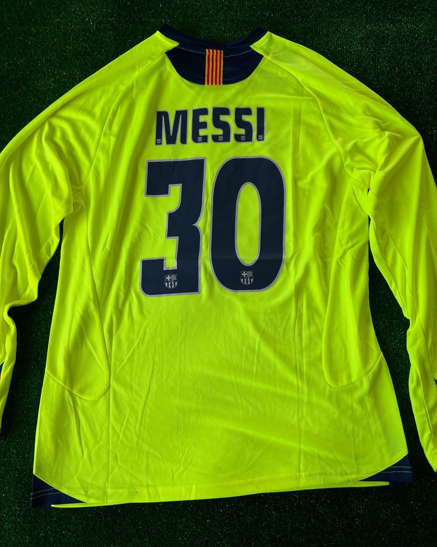 Lionel Messi Barcelona 05-06 Season Retro Long Sleeve Jersey