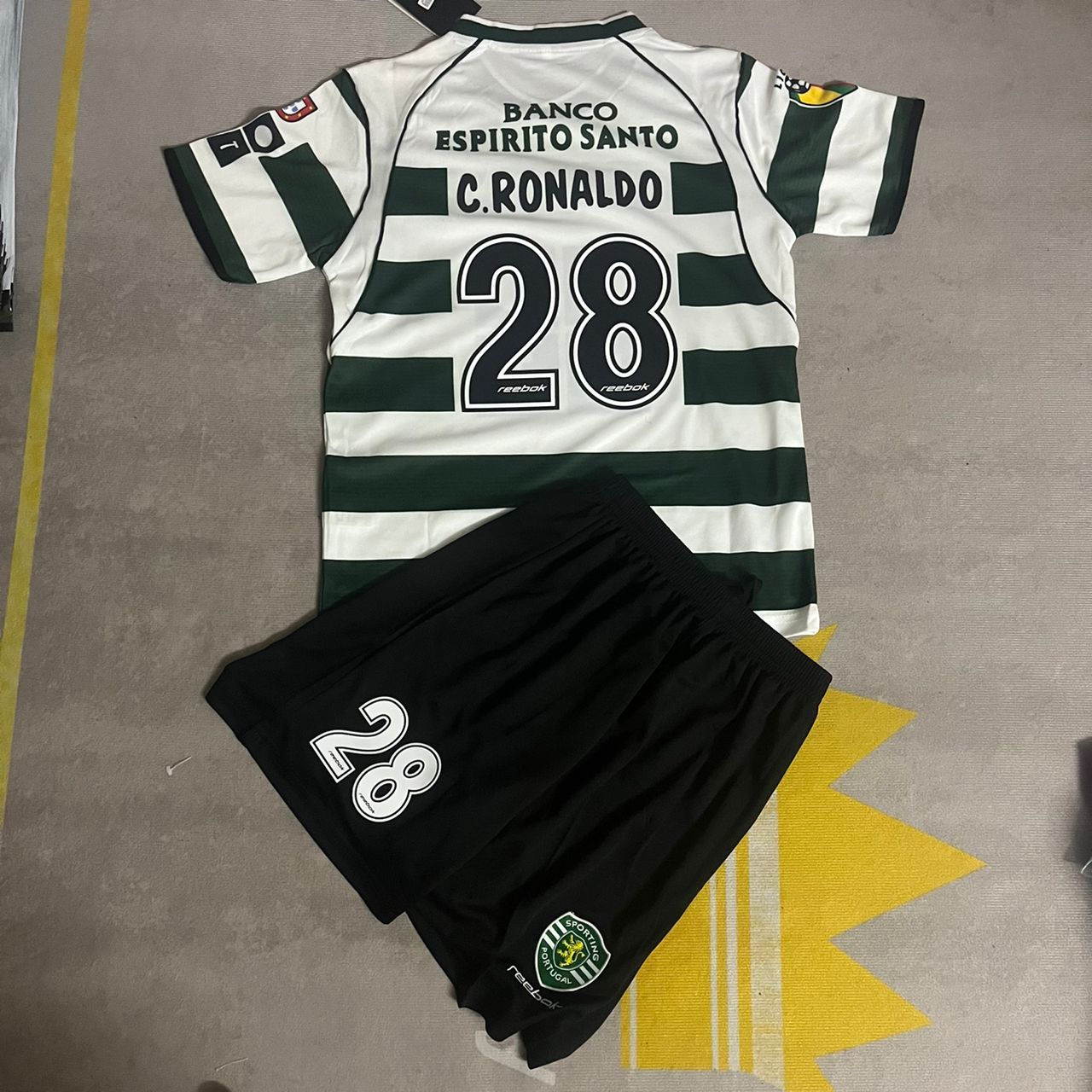 Cristiano Ronaldo Sporting CP Lisbon  Kids Children Number 28 Vintage Jersey Trikot Set