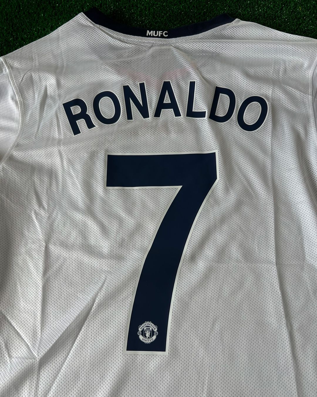 Cristiano Ronaldo Manchester United White Long-Sleeve Retro Football Shirt