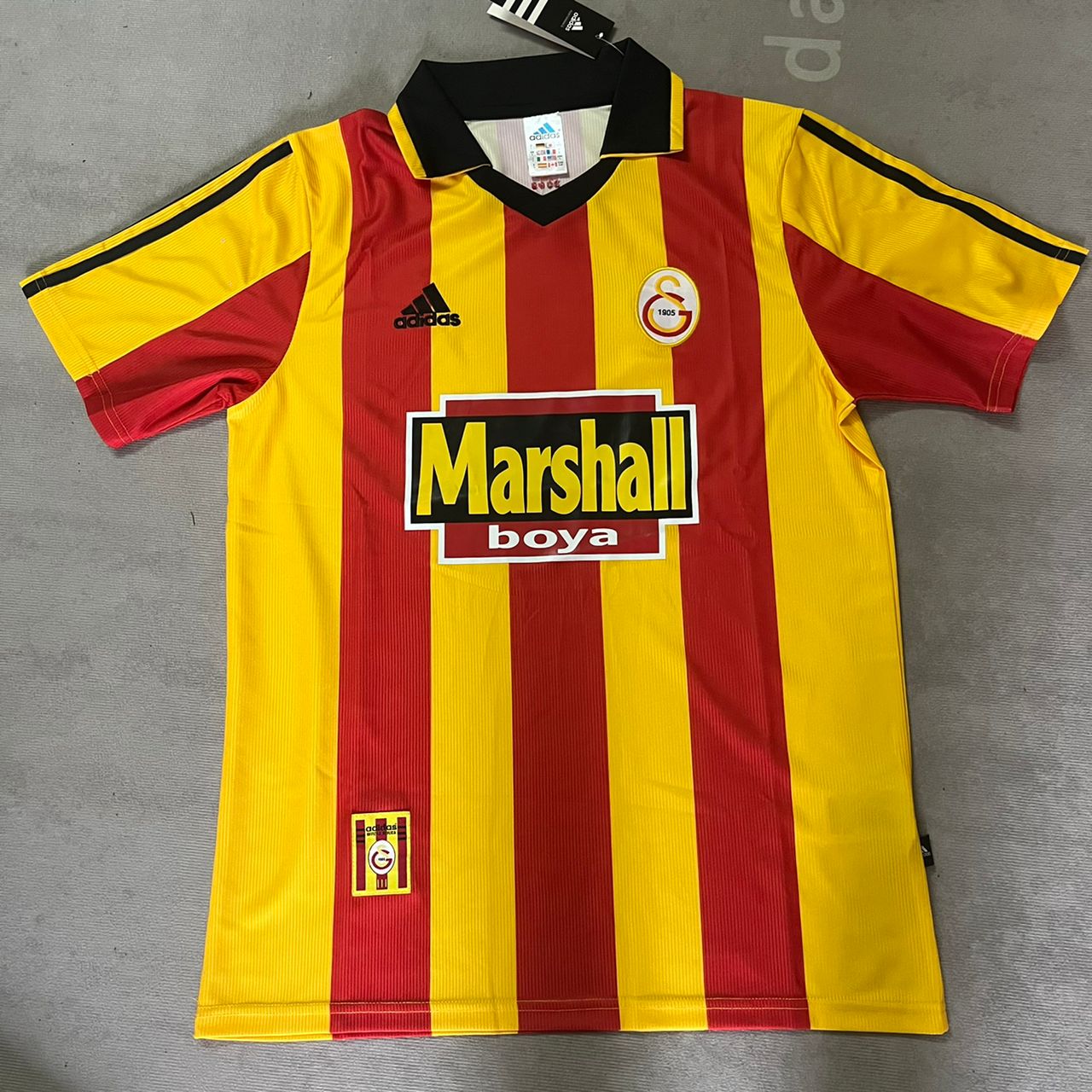 Galatasaray UEFA 2000 Sezon Sari Kirmizi Retro Forma Jersey