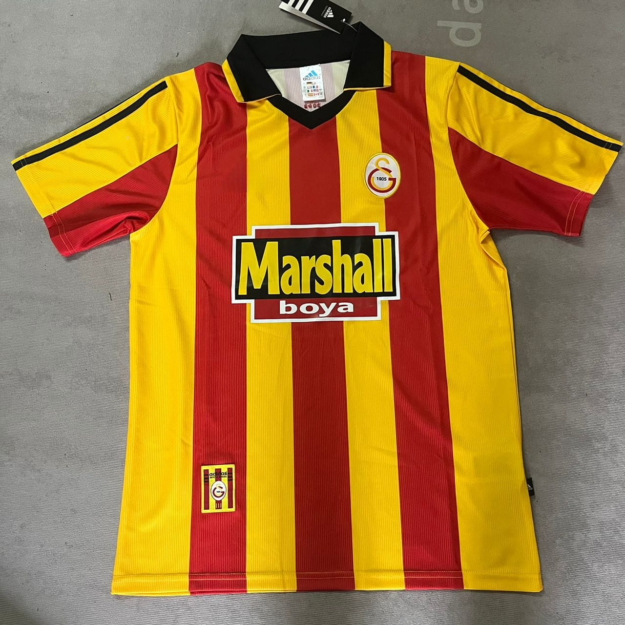 Galatasaray UEFA 2000 Sezon Sari Kirmizi Retro Forma Jersey