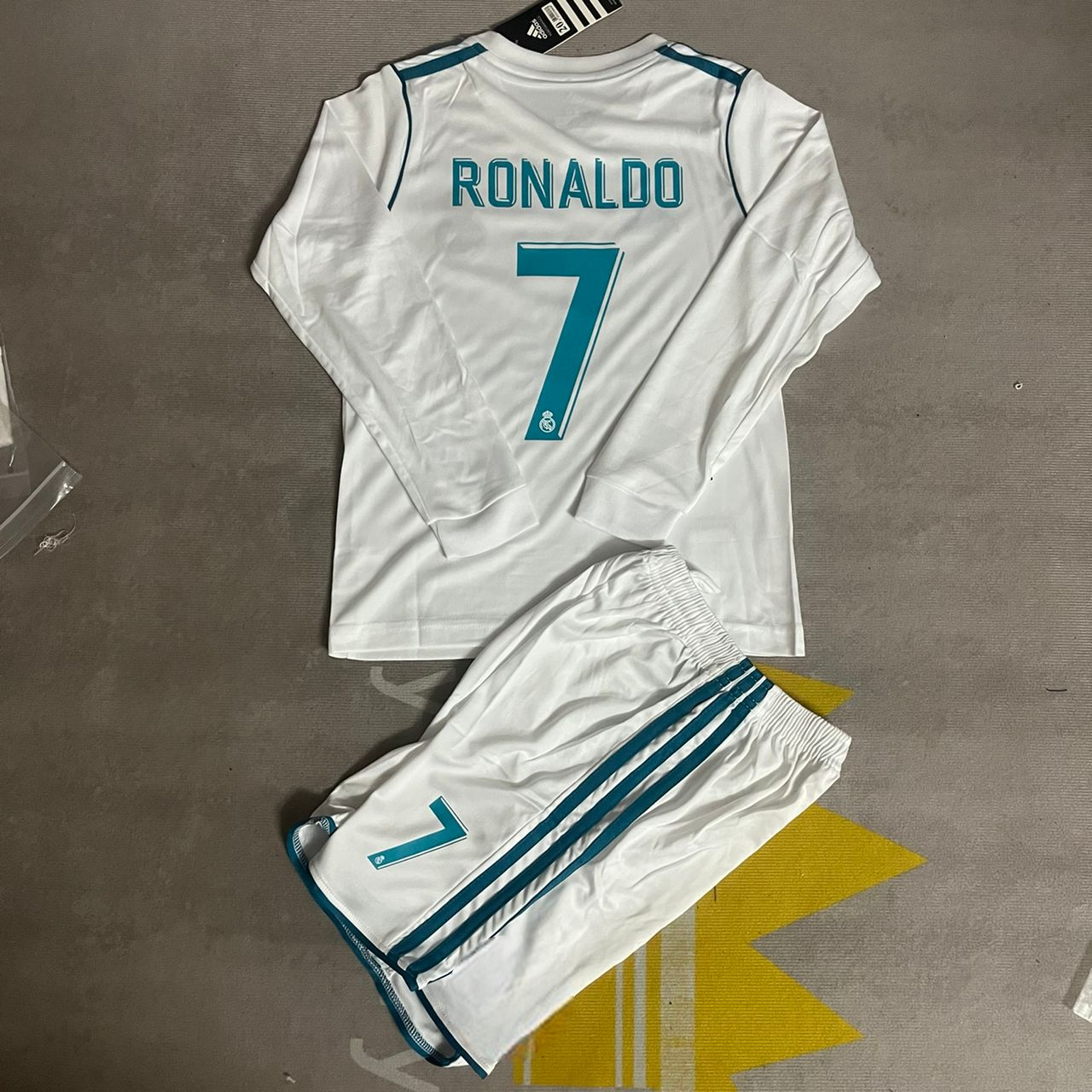 Cristiano Ronaldo Real Madrid 2018 Champions League Final Kids Kit Kindertrikot Maillot Enfant Kindertrui (Ages 3-13)