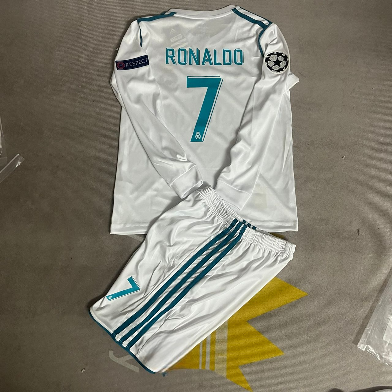 Cristiano Ronaldo Real Madrid White Retro Child Kids Kit Kindertrikot Maillot Enfant Kindertrui (Ages 3-13)