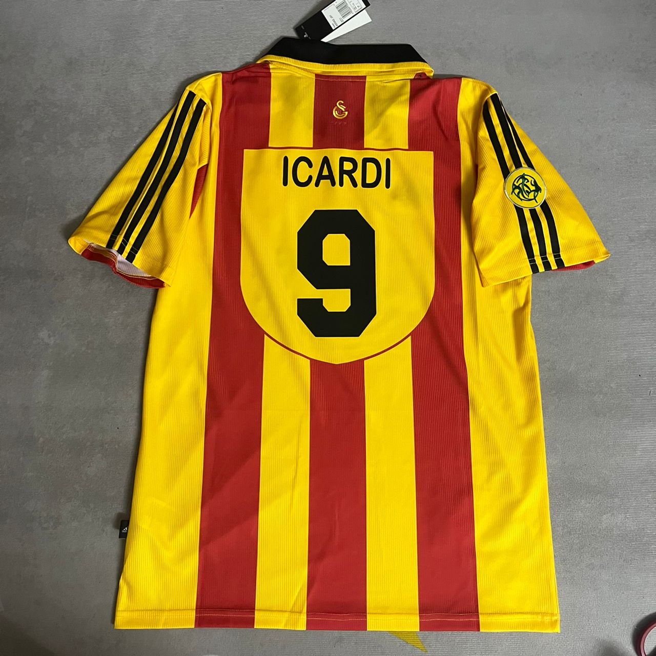 Galatasaray Mauro Icardi UEFA 2000 Sezon Sari Kirmizi Retro Forma Trikot