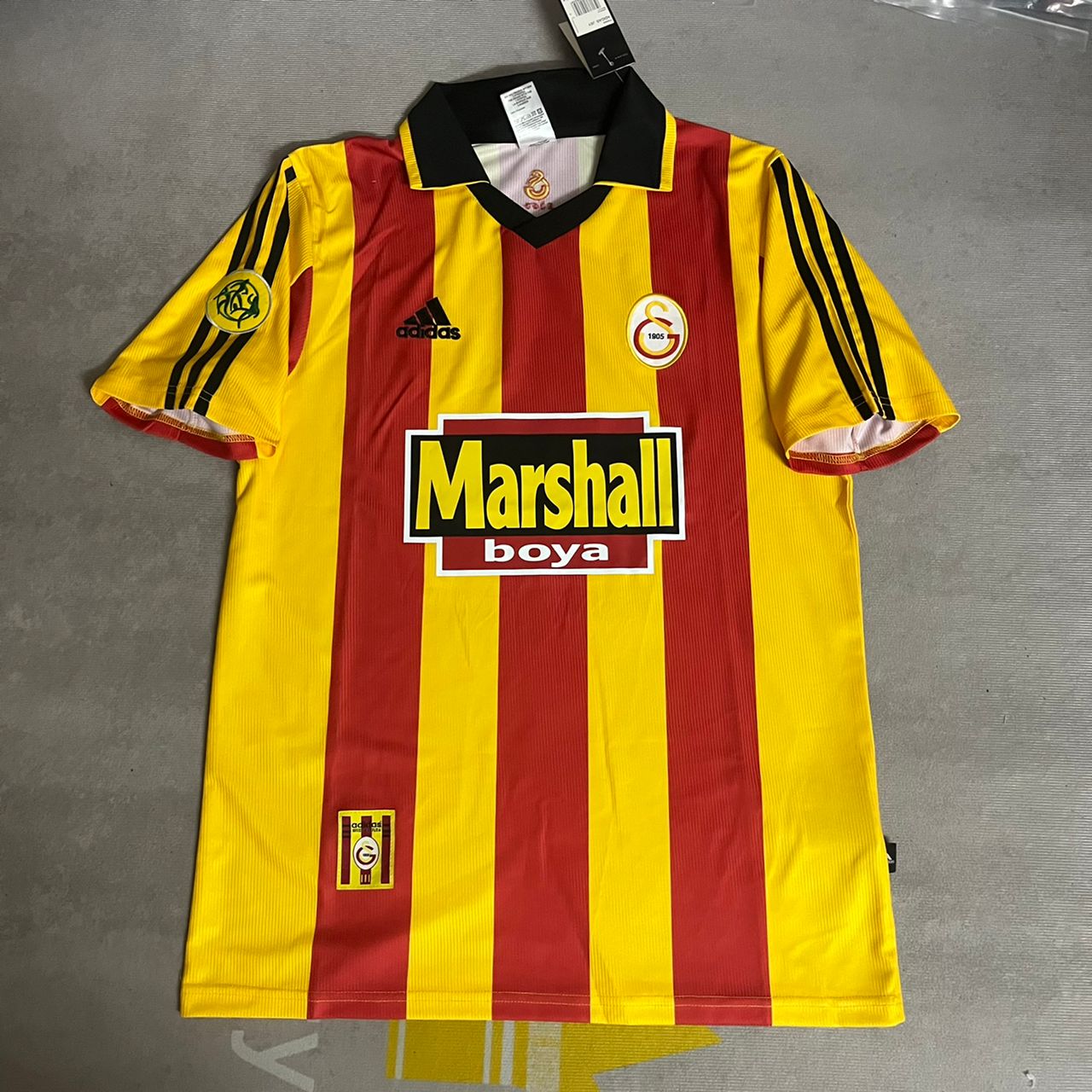 Galatasaray Mauro Icardi UEFA 2000 Sezon Sari Kirmizi Retro Forma Trikot