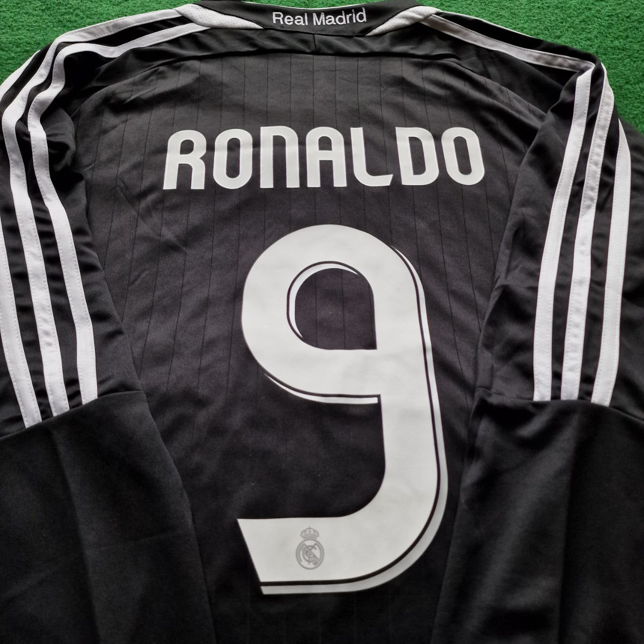 Ronaldo Nazario Real Madrid 2006/07 Third Long-Sleeved Retro Football Jersey